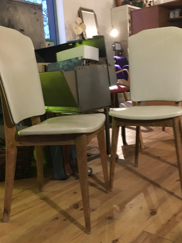 Pair of vintage chairs in white skai