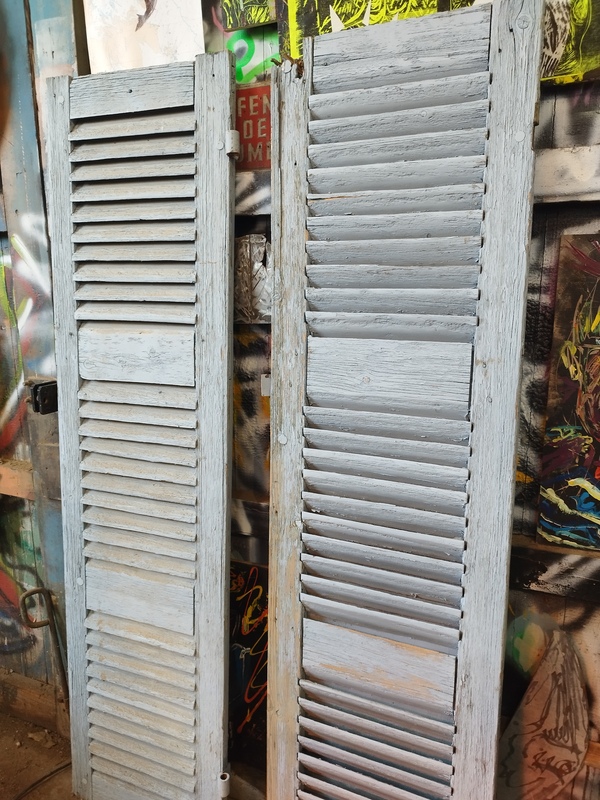 Pair of shutters 