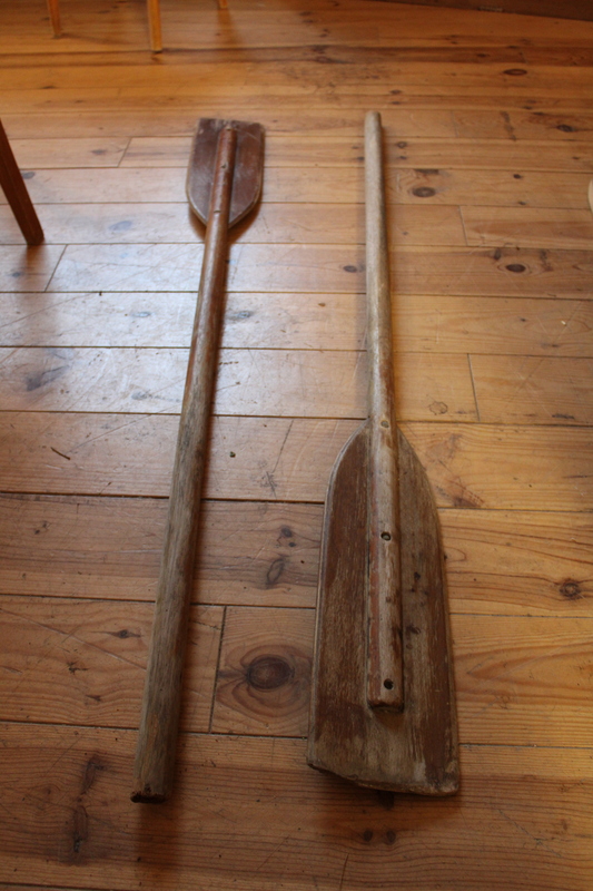 Pair of vintage tender oars 