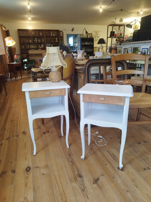 Pair of bedside tables 