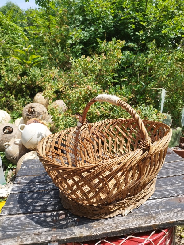 Antique wicker basket 