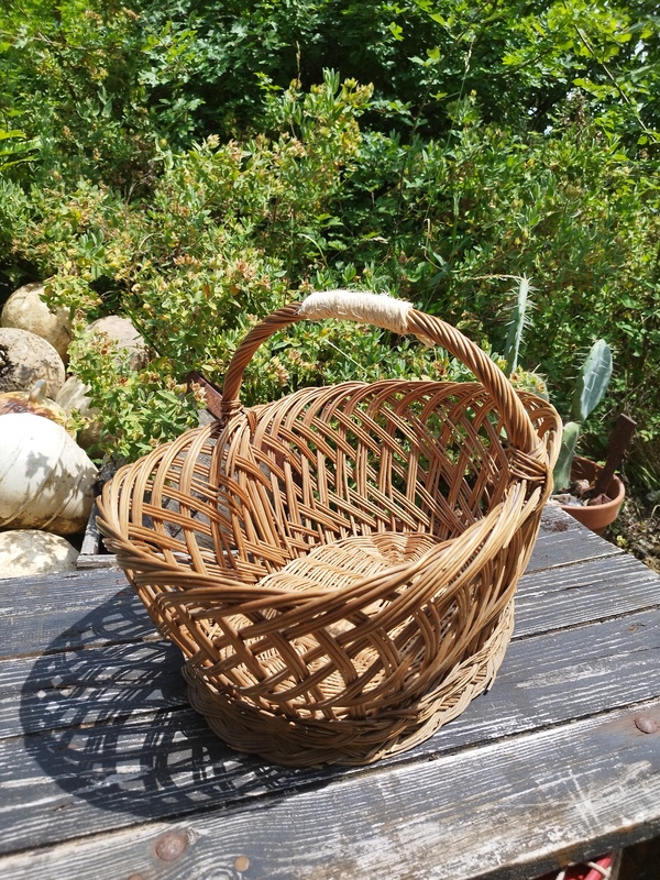 Antique wicker basket 