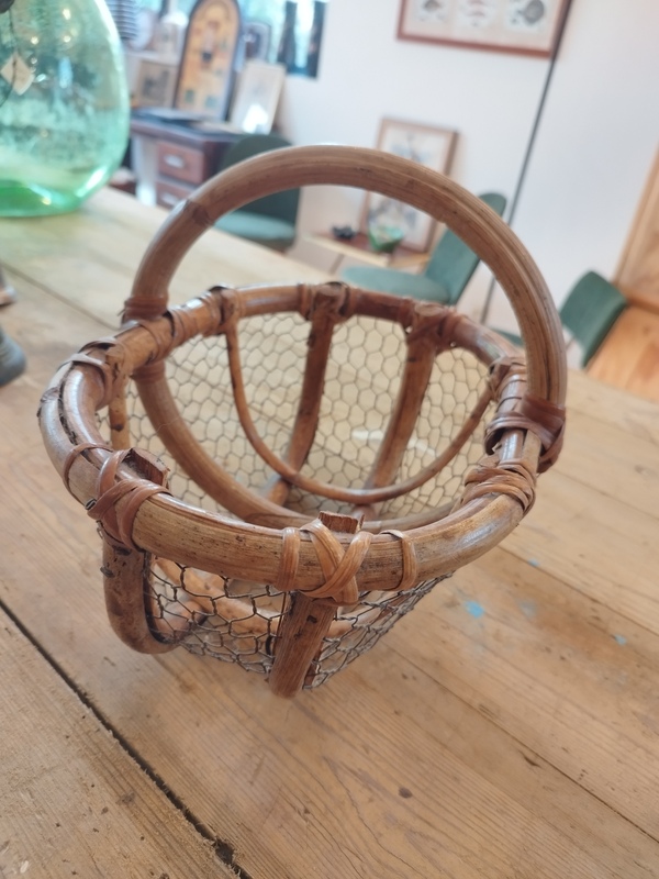 Children's fishing basket on foot