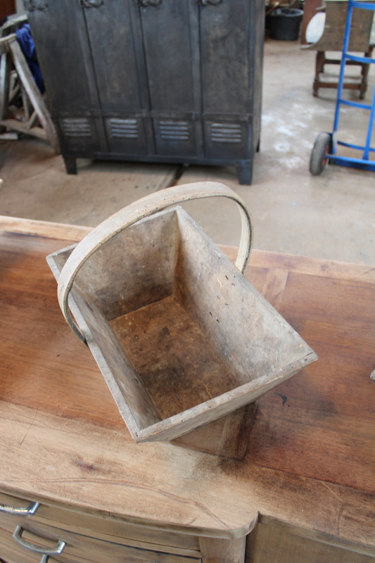 Pop art winegrower basket 