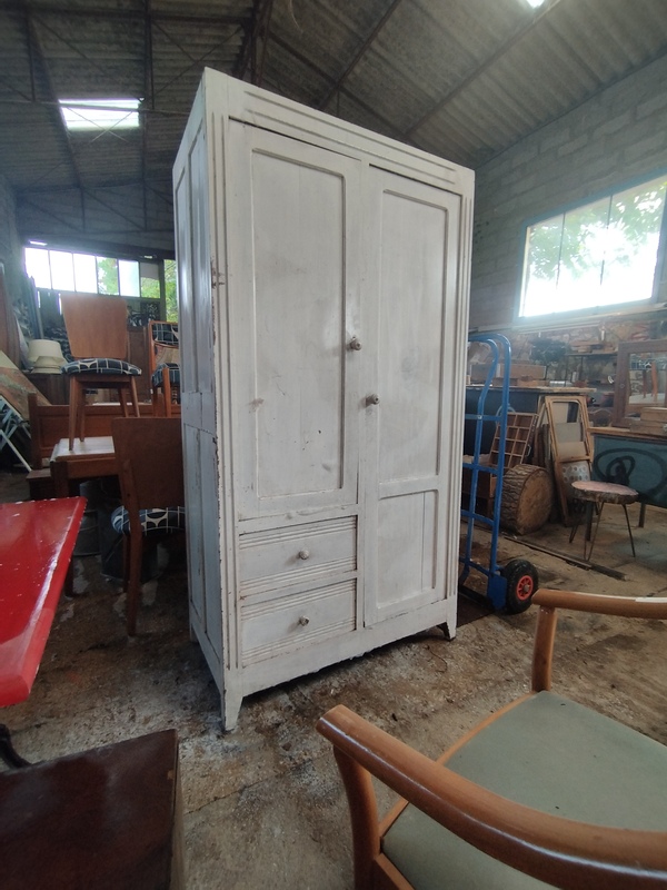 Armoire parisienne