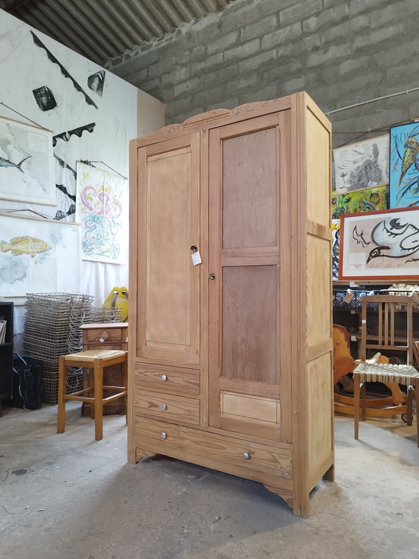 Armoire parisienne 