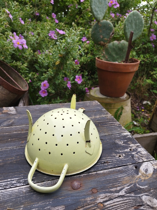 Yellow enamel colander 