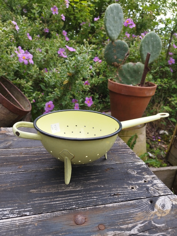Yellow enamel colander 