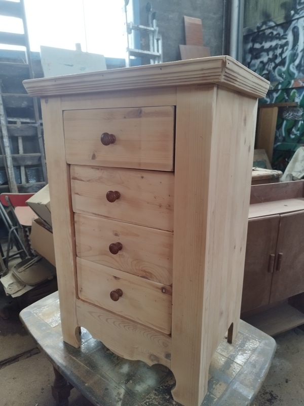 Small pine drawer unit
