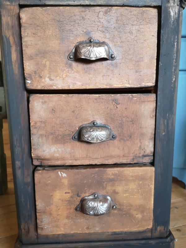 Small workshop furniture