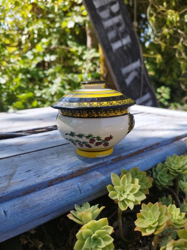 Small Henriot pot