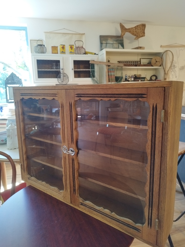 Small display case 1950