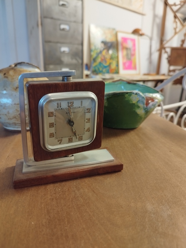Small vintage alarm clocks 