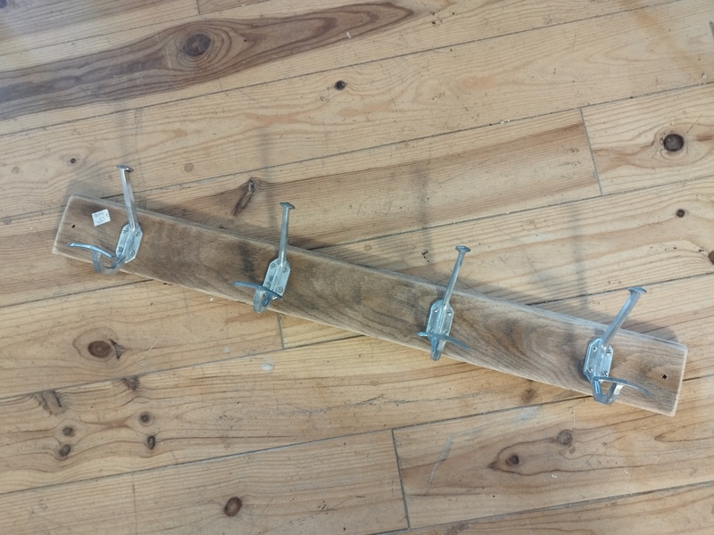 Coat rack with 4 hooks