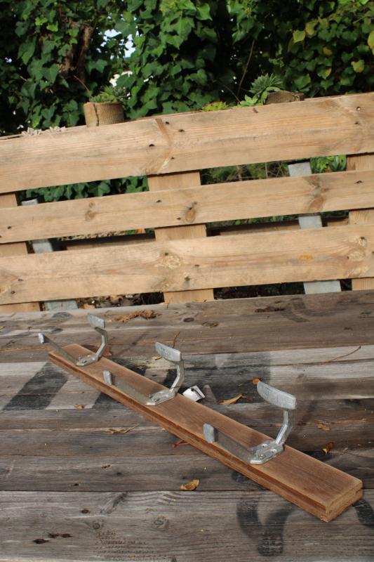 Coat rack with aluminum hooks