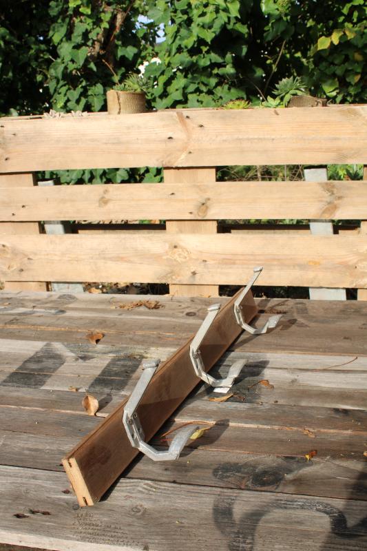 Coat rack with aluminum hooks