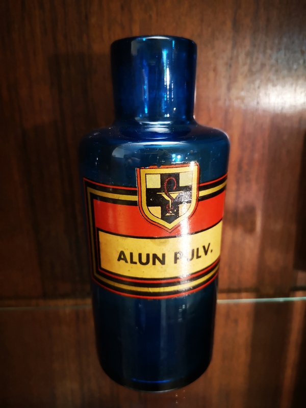 Pharmacy jar blue glass alum pulv