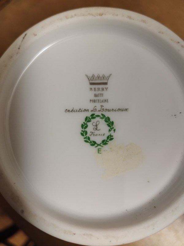 Lourioux apothecary porcelain jar