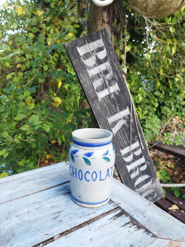 Thénac chocolate pot