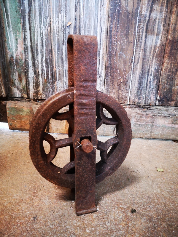 Cast iron shaft pulley