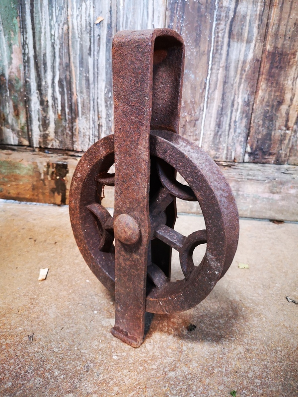 Cast iron shaft pulley