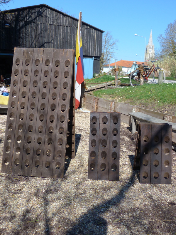 Champagne riddling desk