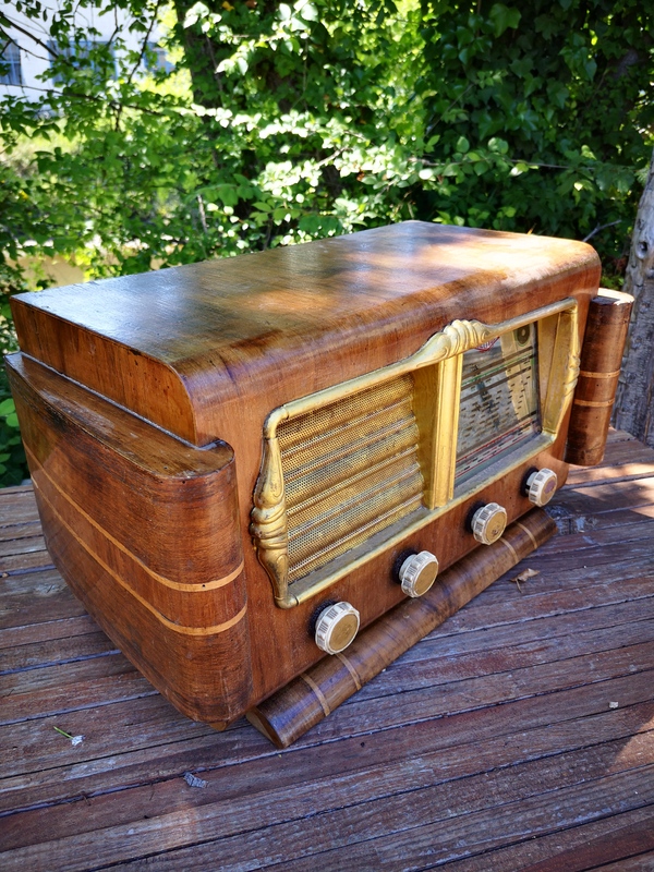 Old wood radio