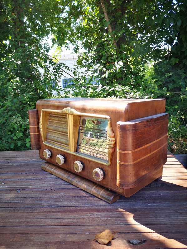 Old wood radio