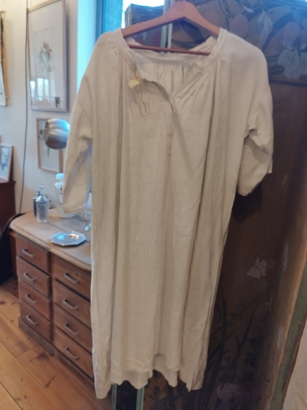 Linen dressing gown 