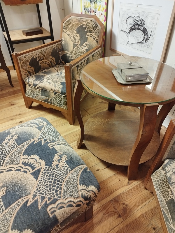 Art Deco living room with armchairs and table 