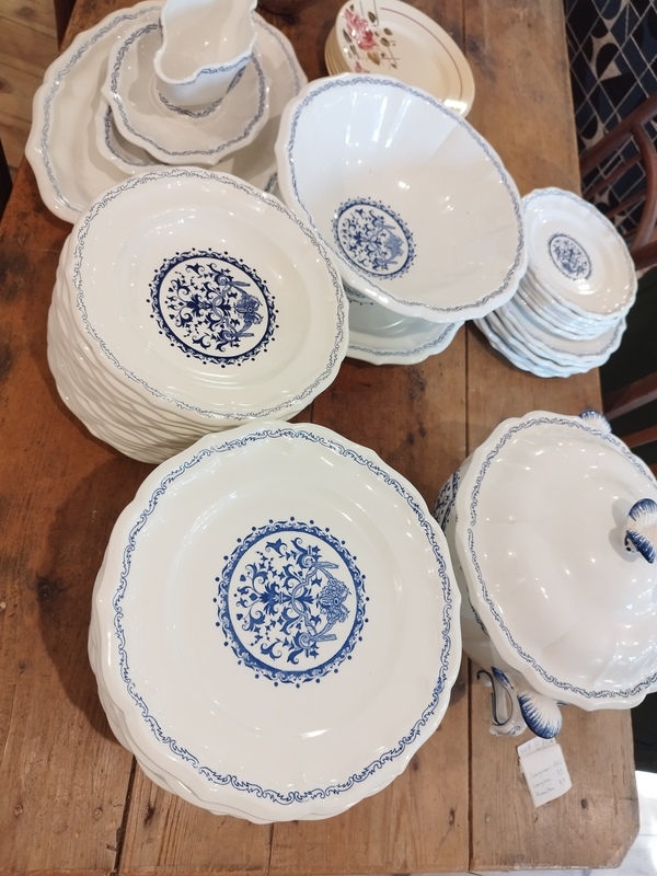 Antique GIEN crockery set from the early 20th century