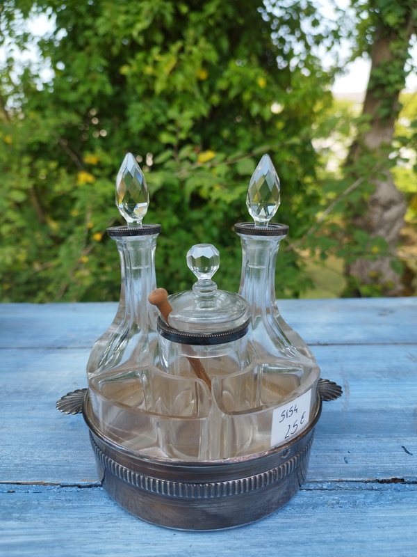 Art Deco oil and vinegar cruet set