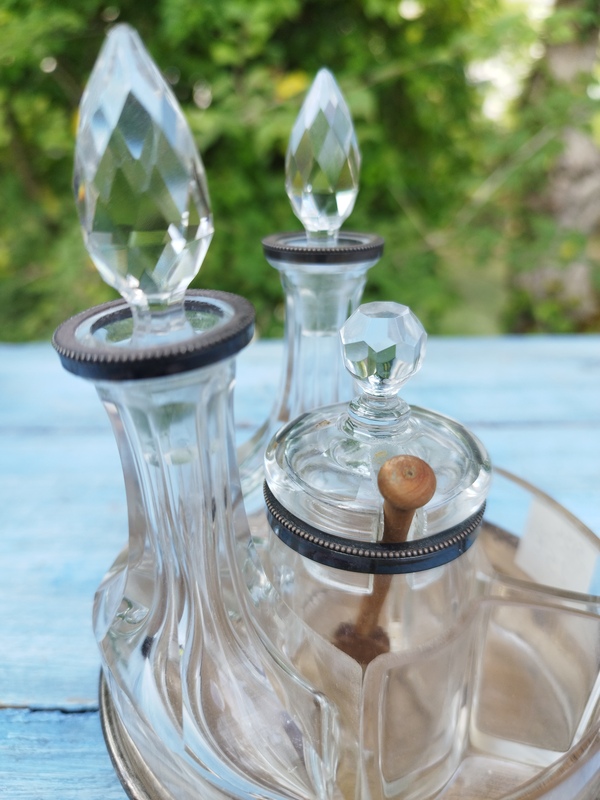 Art Deco oil and vinegar cruet set