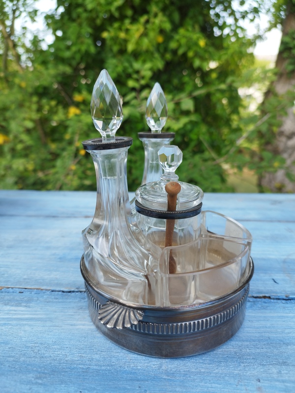 Art Deco oil and vinegar cruet set