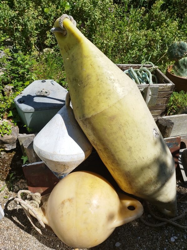 Lot de trois bouées 