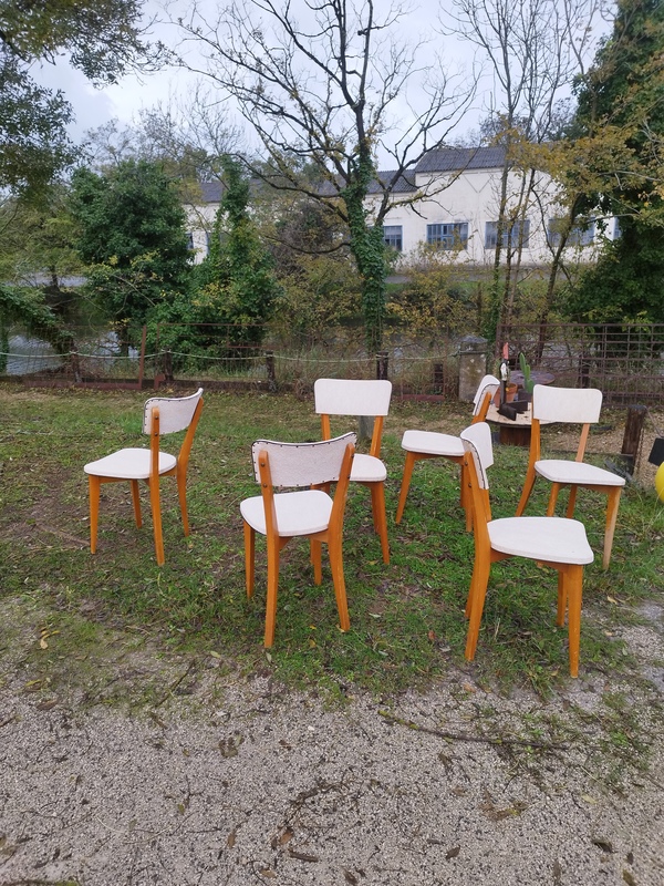 Lot de six chaises bois et skai blanc