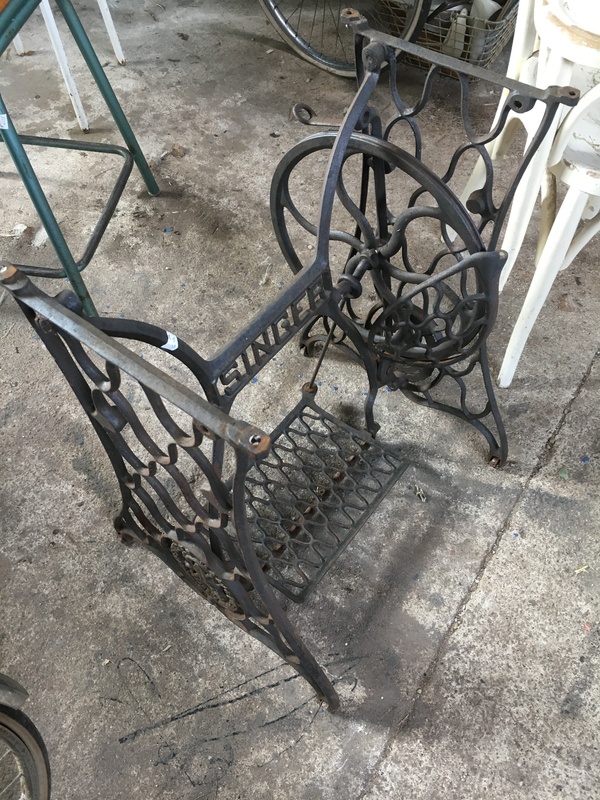 Singer sewing machine feet