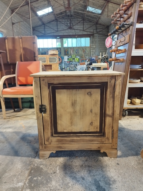 Petit meuble ancien XXe. 