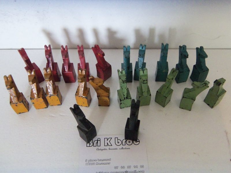 Petits chevaux en bois 