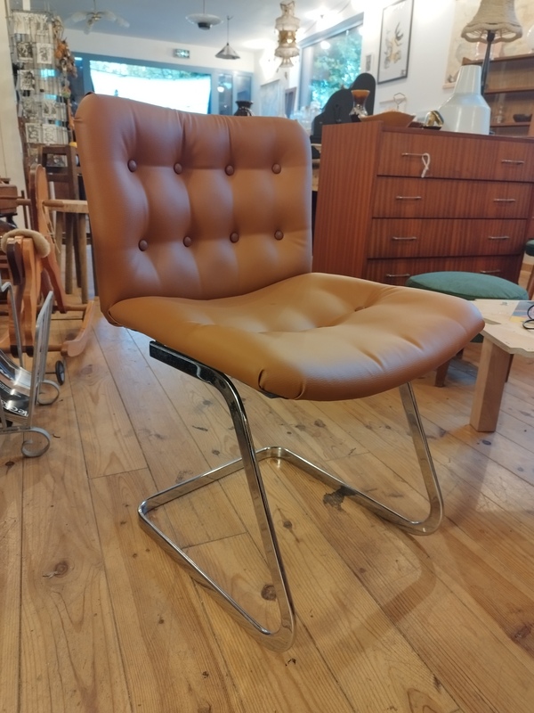 Chaise space age 70s chrome et skai 
