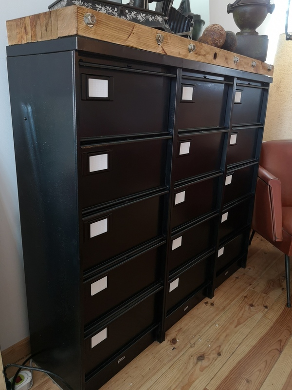 Strafor industrial console