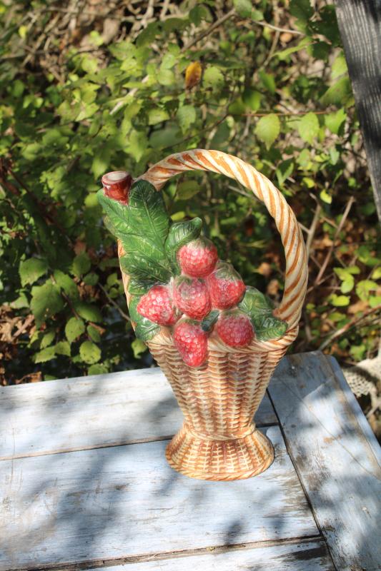 Pichet panier de fraises