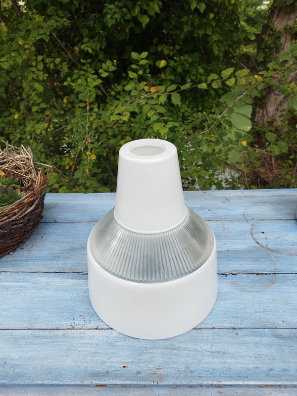 Holophane and opaline suspension