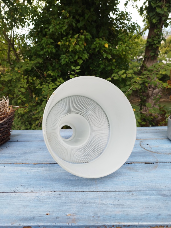 Holophane and opaline suspension