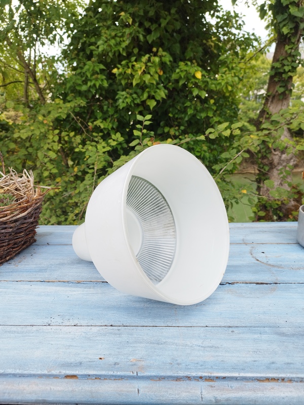 Holophane and opaline suspension