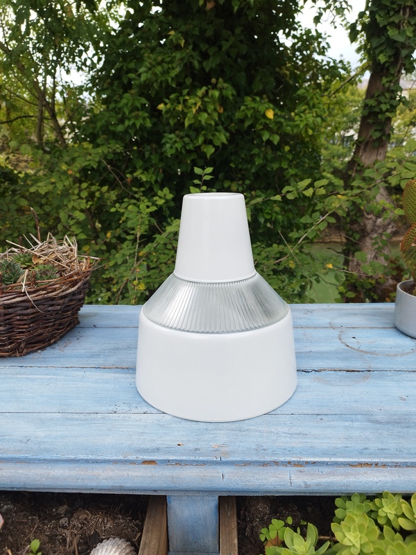 Holophane and opaline suspension