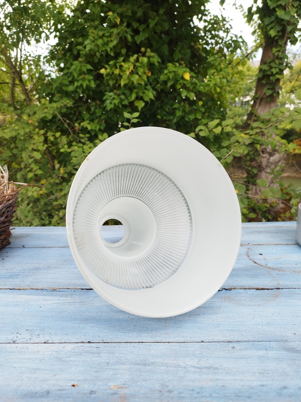 Holophane and opaline suspension