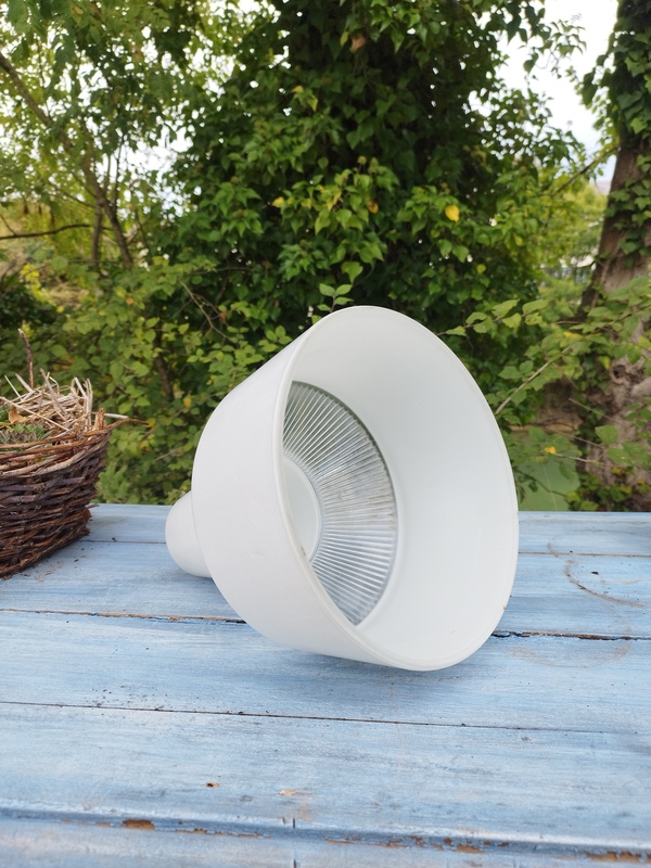 Holophane and opaline suspension