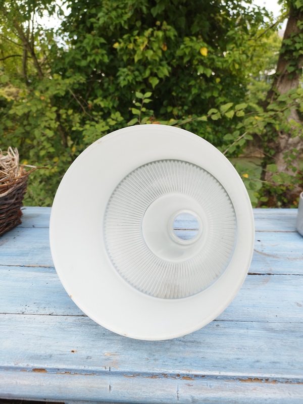 Holophane and opaline suspension