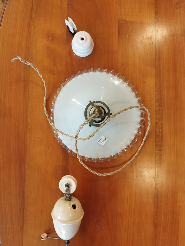 Opaline up and down suspension